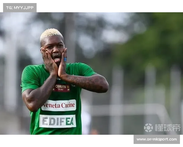 法国前国脚西塞通过镜头向中国观众表达新年祝愿