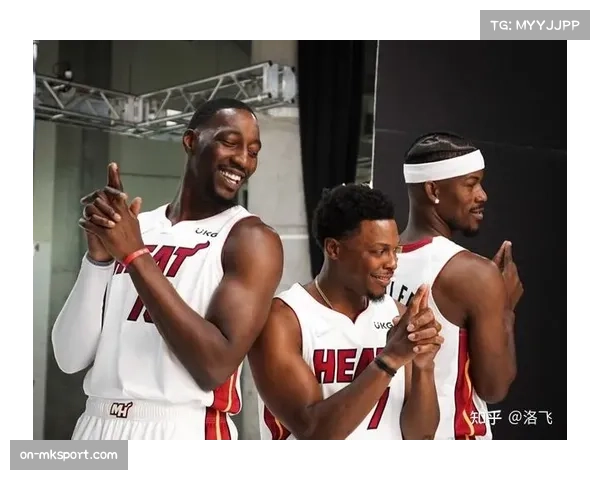 迈阿密热火队飞抵丹佛，备战与卫冕冠军的关键客场之战